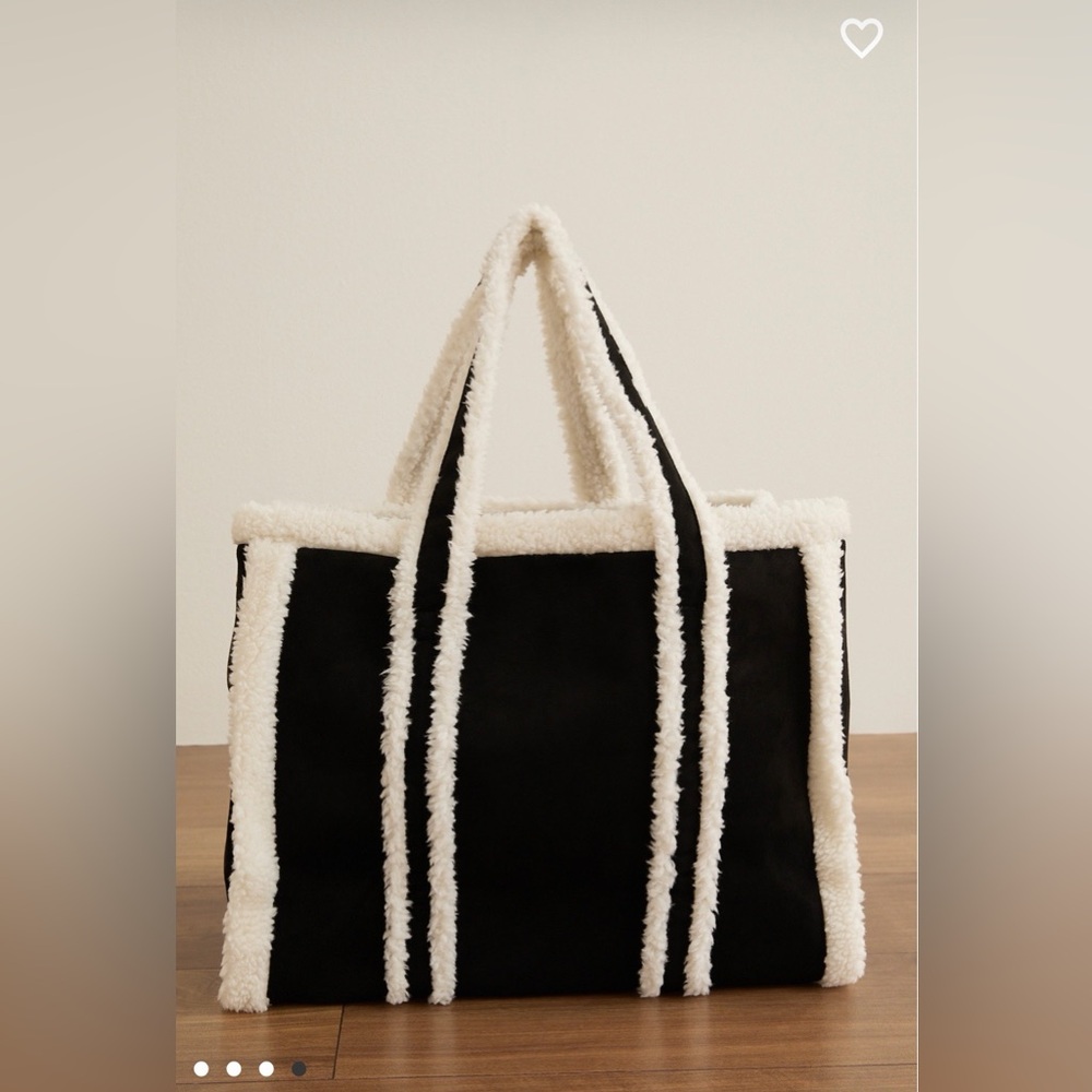 Cozy Black Tote with Cream Faux Shearling Trim - Picture 4 of 4